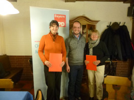 Sie wurden im Rahmen der Mitgliederversammlung des SPD-Ortsvereins Mellrichstadt vom Ortsvereinsvorsitzenden Matthias Kihn für 30-jährige Mitgliedschaft geehrt: Sabine Schmidt (links) und Annamarie Schmidt (rechts).