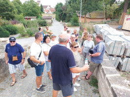 Auch die Baustelle am Spielplatz an der Stadtmauer war Station beim Rundgang der SPD in Mellrichstadt